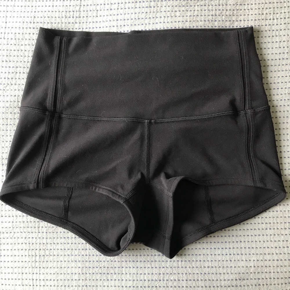 Lululemon shorts sz6 great condition